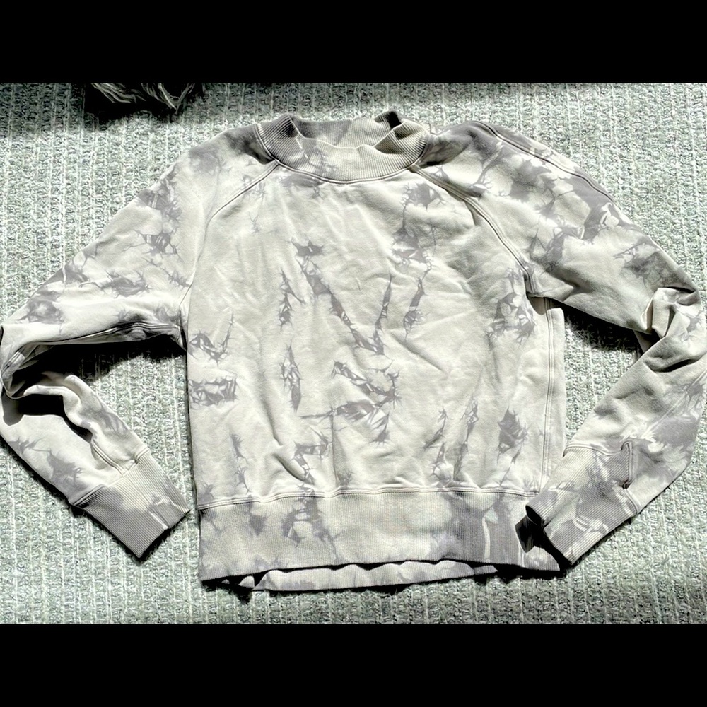 Lululemon Gray/White Tie Dye Cropped Sweatshirt size 4
